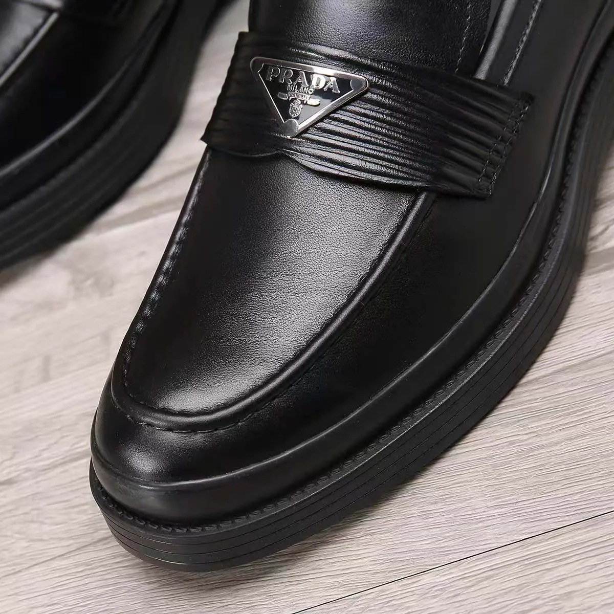 Men's shoes 💰540 💰💰🎩🎩【Prada】Counter 1:1⬆️original reproduction, absolute quality🆗Original outsole, high-quality imported rubber, wear-resistant and non-slip, never degummed, upper material: imported first-layer cowhide➕anti-slip foam outsole, official website material, lining material: water-dyed leather lining, 3 colors available! Code number 38-45